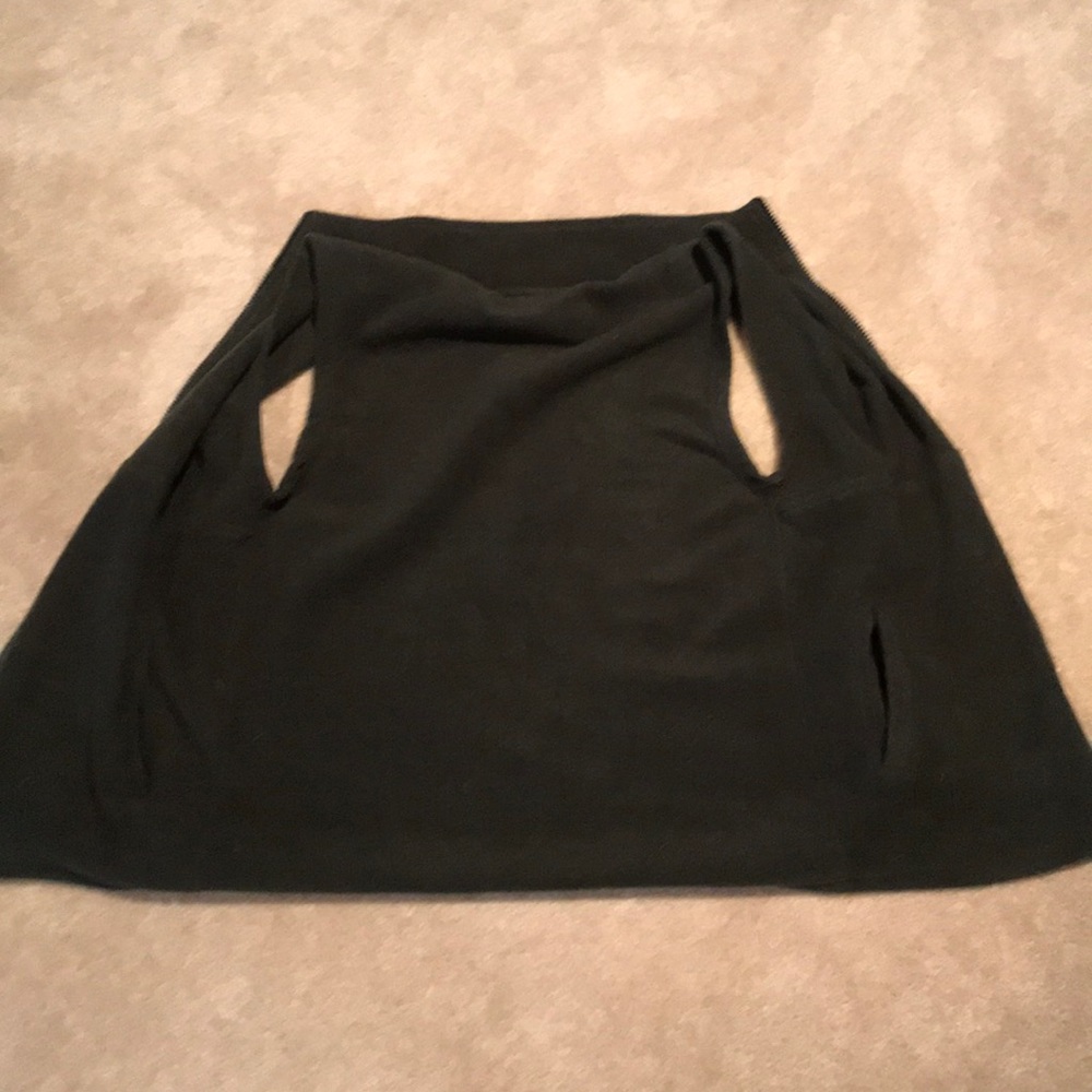 A dark first green vest - Picture 4 of 4